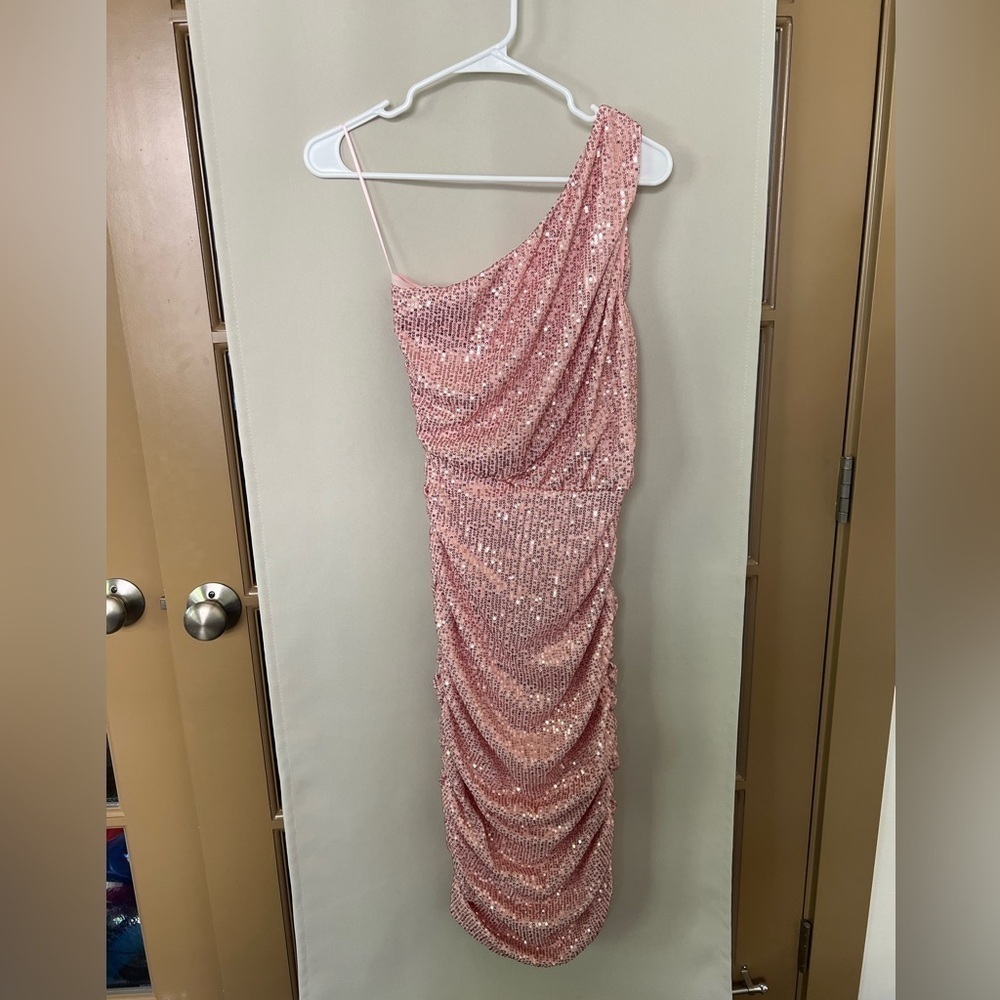 Love x Design Womens Juniors Medium Pink Rose Gold Sequin One Shoulder Dress